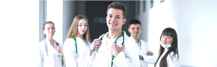 молодые врачи в больнице eurostudy